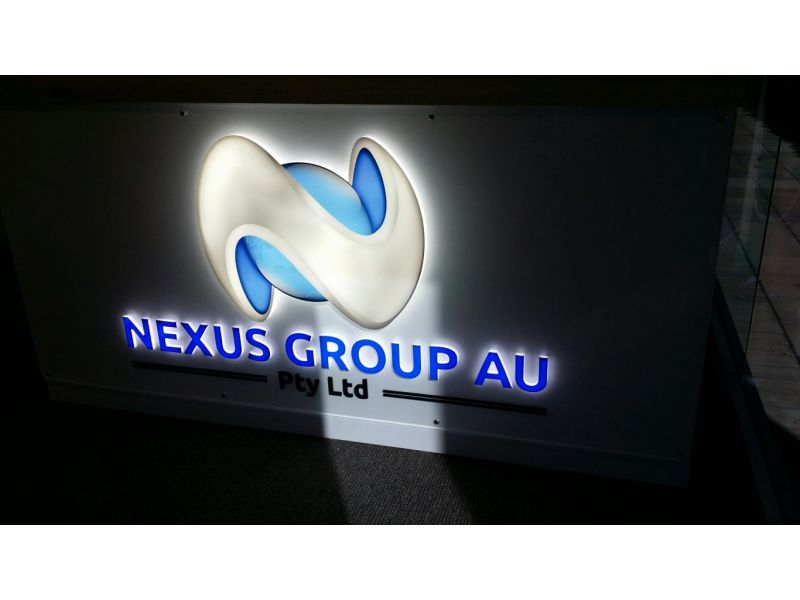 3D letters halo lit Nexus 1