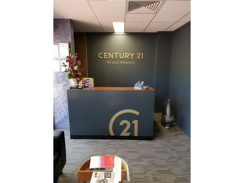 Century-21-Stunning-reception-signs (1)