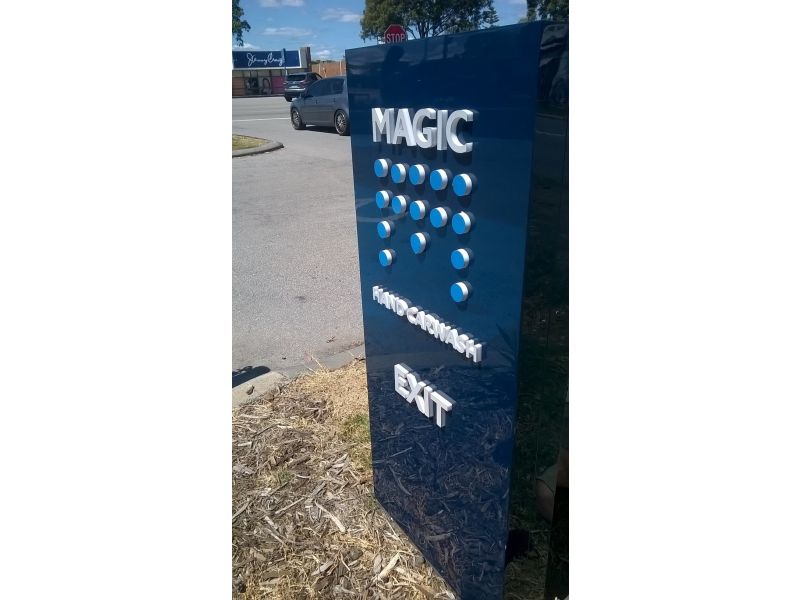 Magic small pylon sign with rebated letters 1